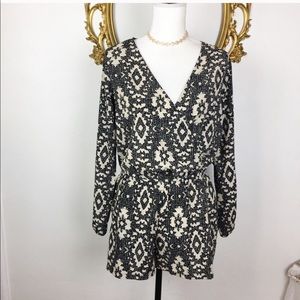 🛑One Clothing Black/Beige Print Romper Size S